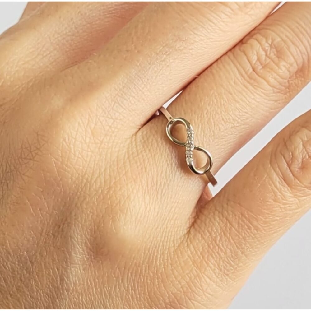 Anel infinito cravejado micro zircônias cor cristal prata 925 - Imagem 2
