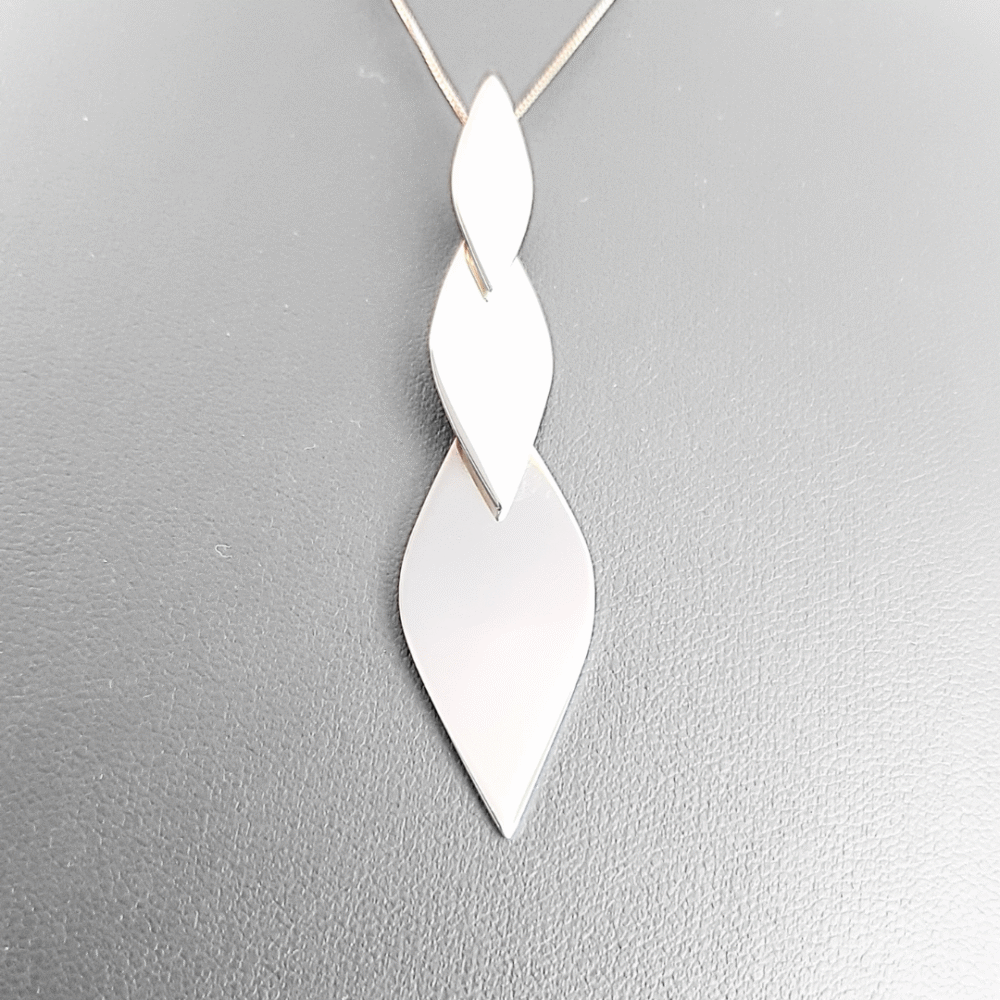 Colar folhas em movimento